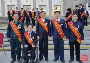 安庆这5人在人民大会堂接受表彰，他们说……