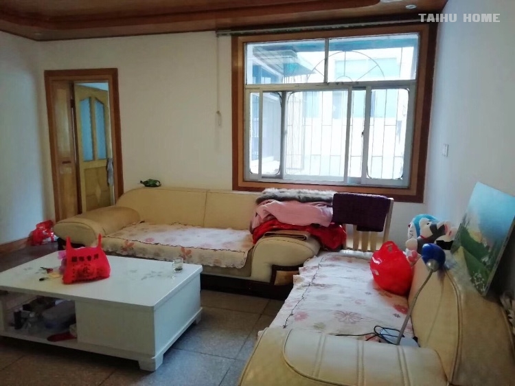 天龙山庄小区三室带杂物间出售