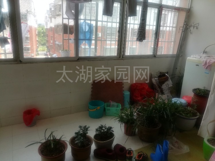 天龙景园简装房屋出租134平米