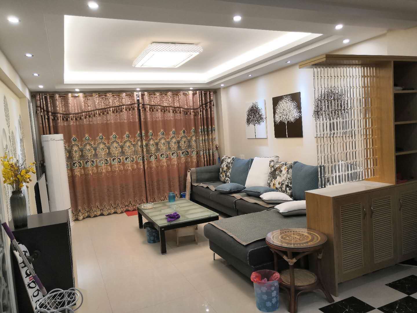 振龙山庄  108㎡  豪装带大车库  90万元