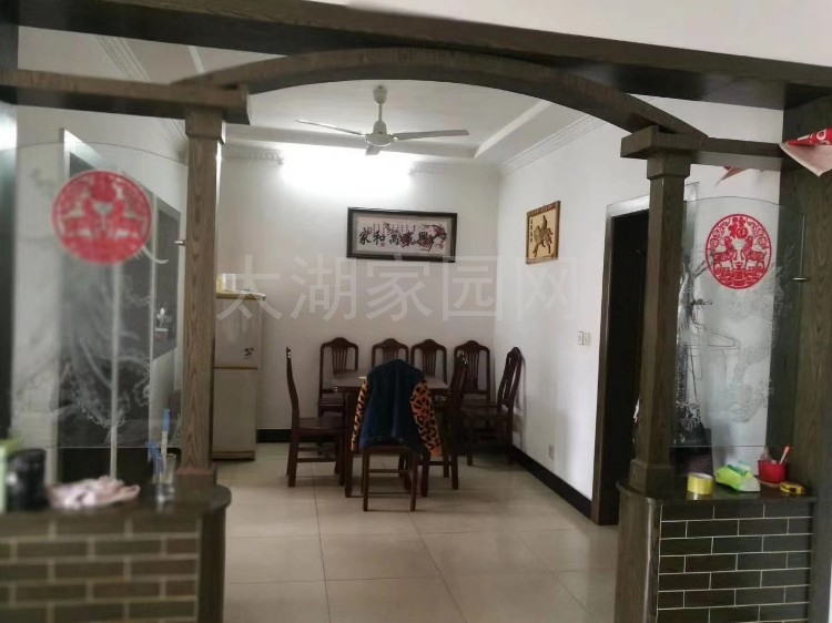 天龙新村  105㎡带杂物 76万元