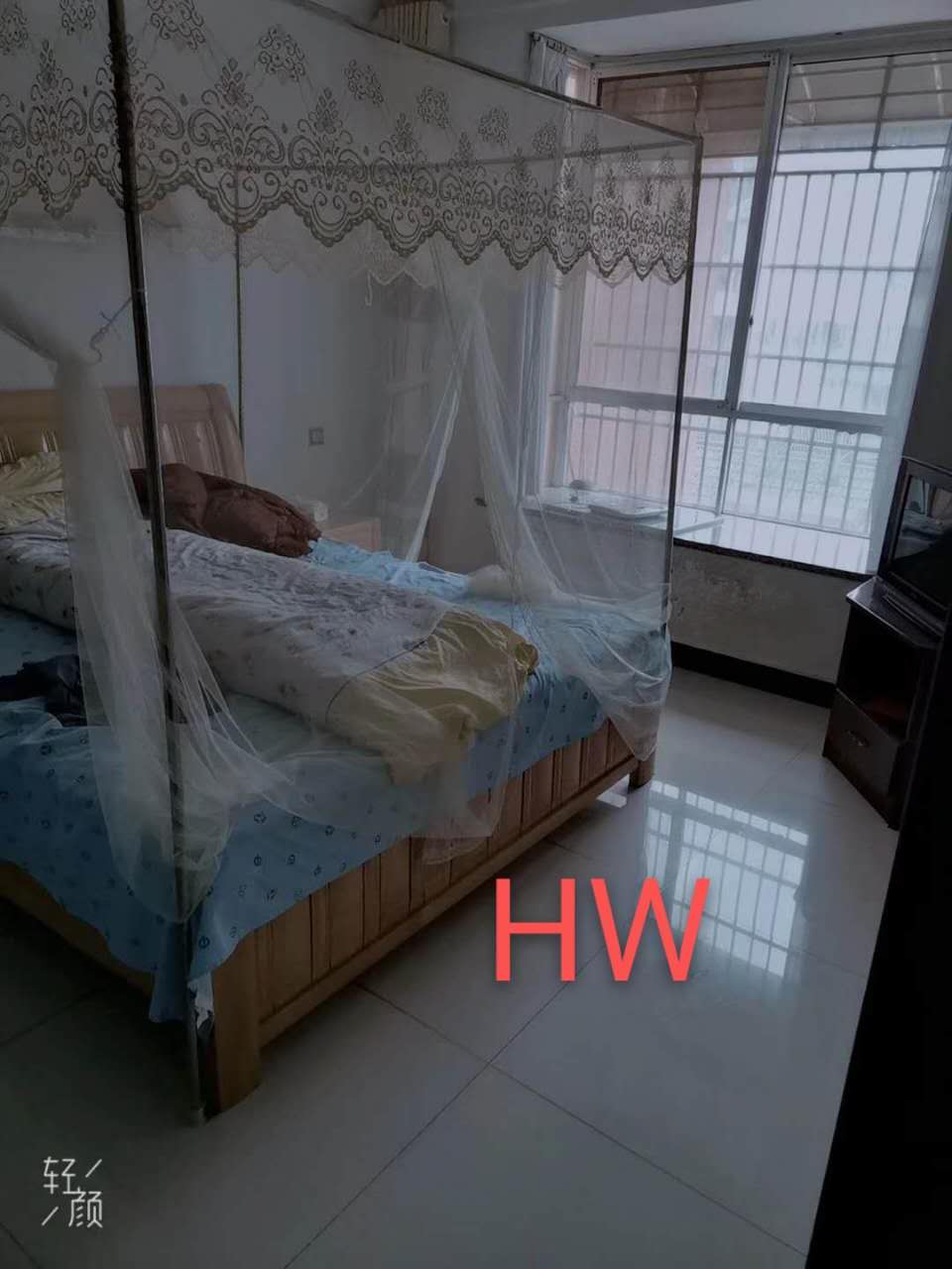 宏泰花园  110㎡ 带车位杂物间88万元