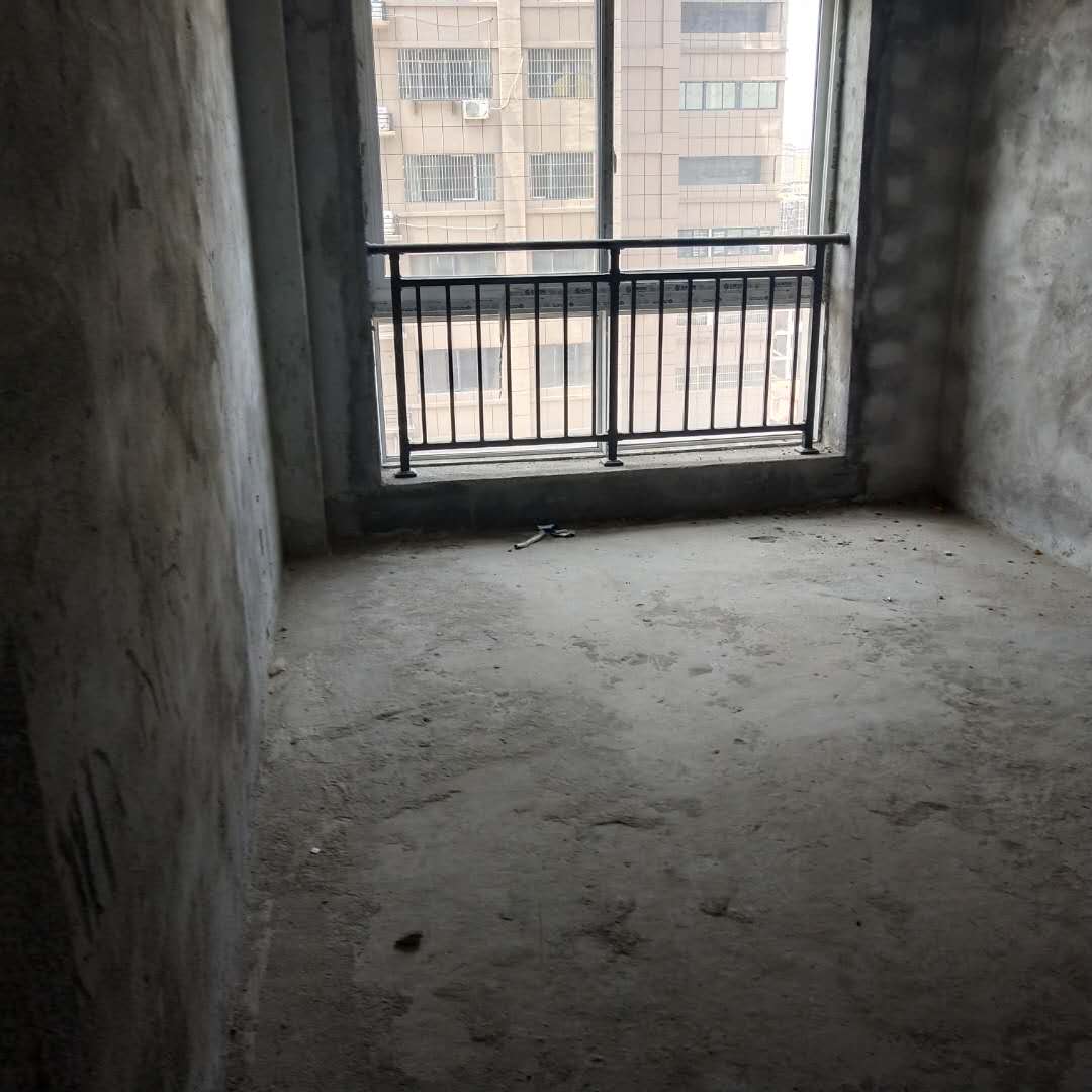 龙城庄园  109㎡ 毛坯  85万元