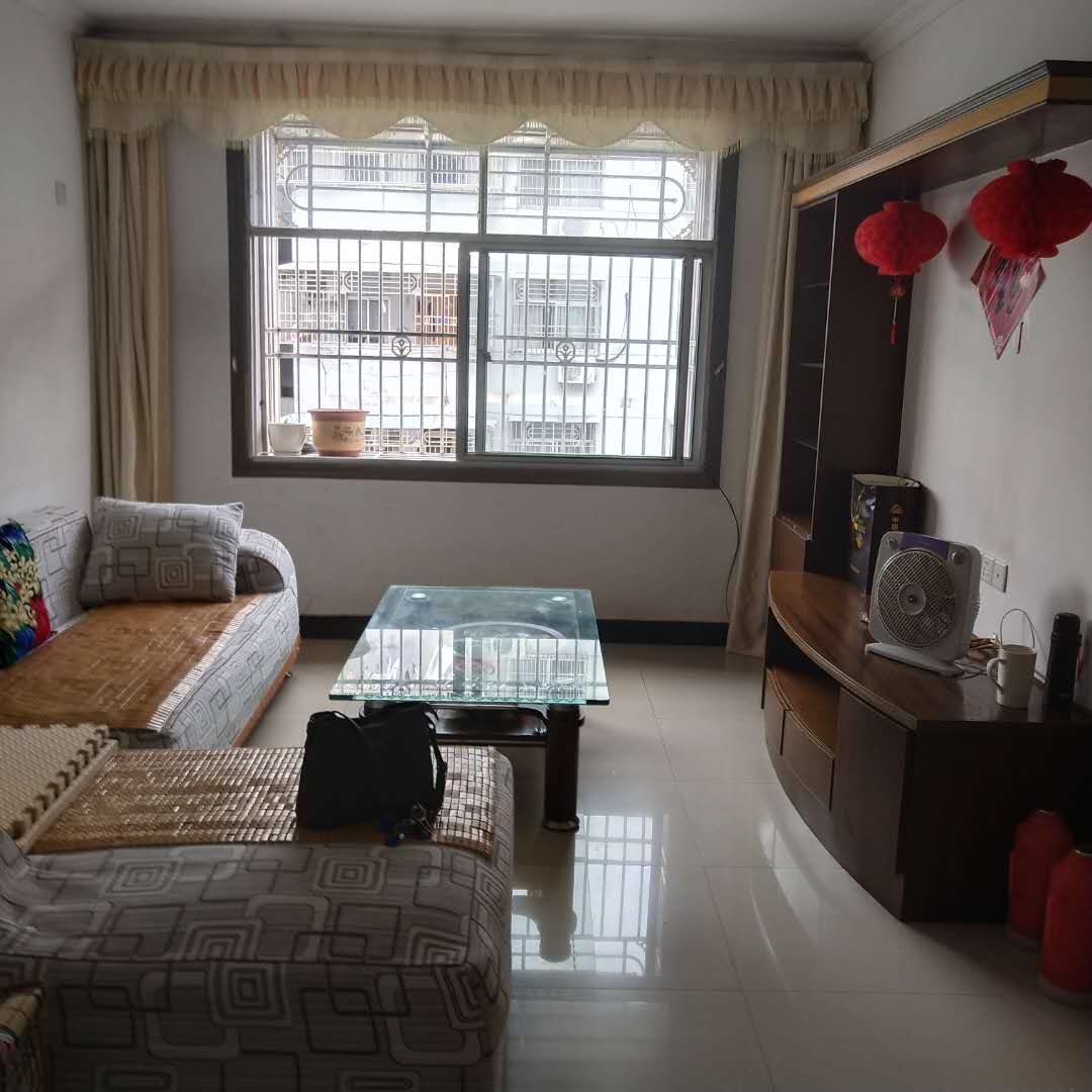 天龙新村  105㎡  精装带杂物间  77.8万元