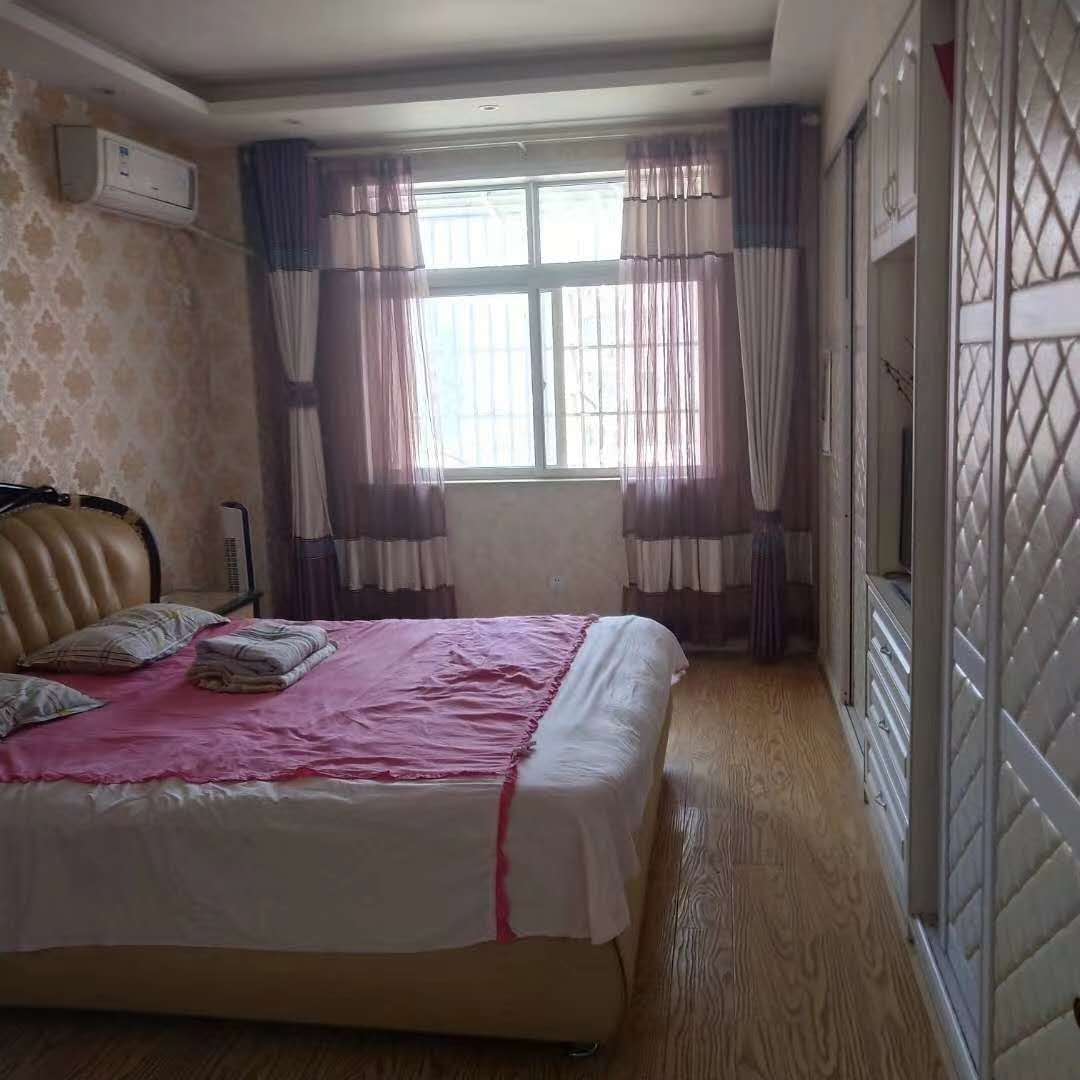 文苑花园  125㎡精装带车位 100万元