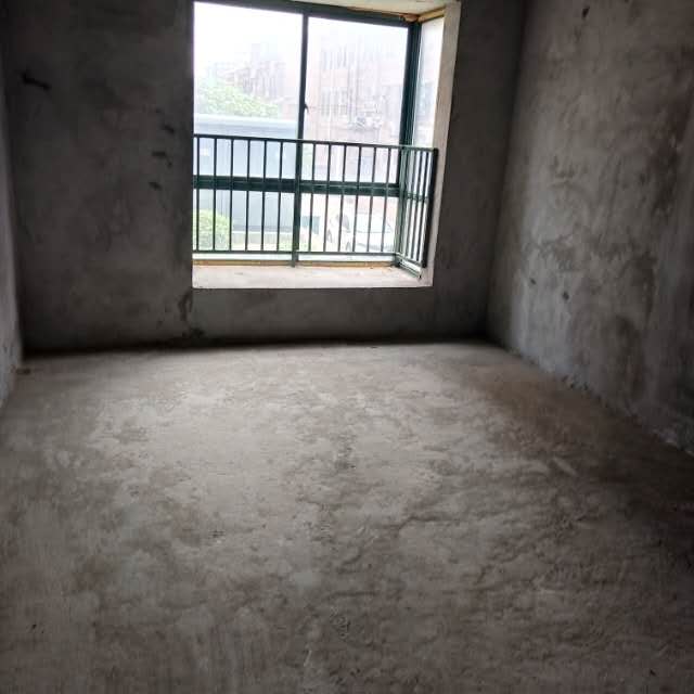 振龙山庄  134㎡  毛坯带大杂物间 98万元