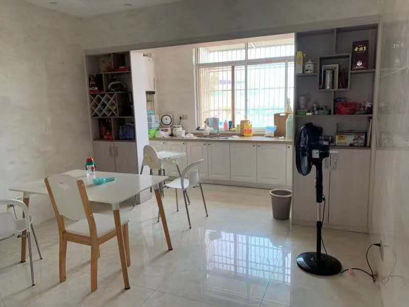 体育馆对面  168㎡ 94.8万元
