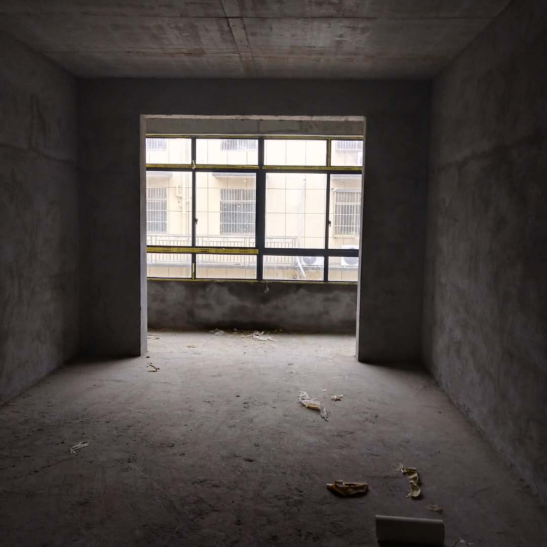 晋湖家园  143.7㎡ 123万元 毛坯带车位和杂物间