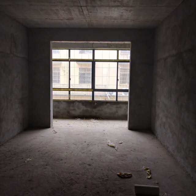 晋湖家园  146㎡ 125.6万元 毛坯带车位和杂物间