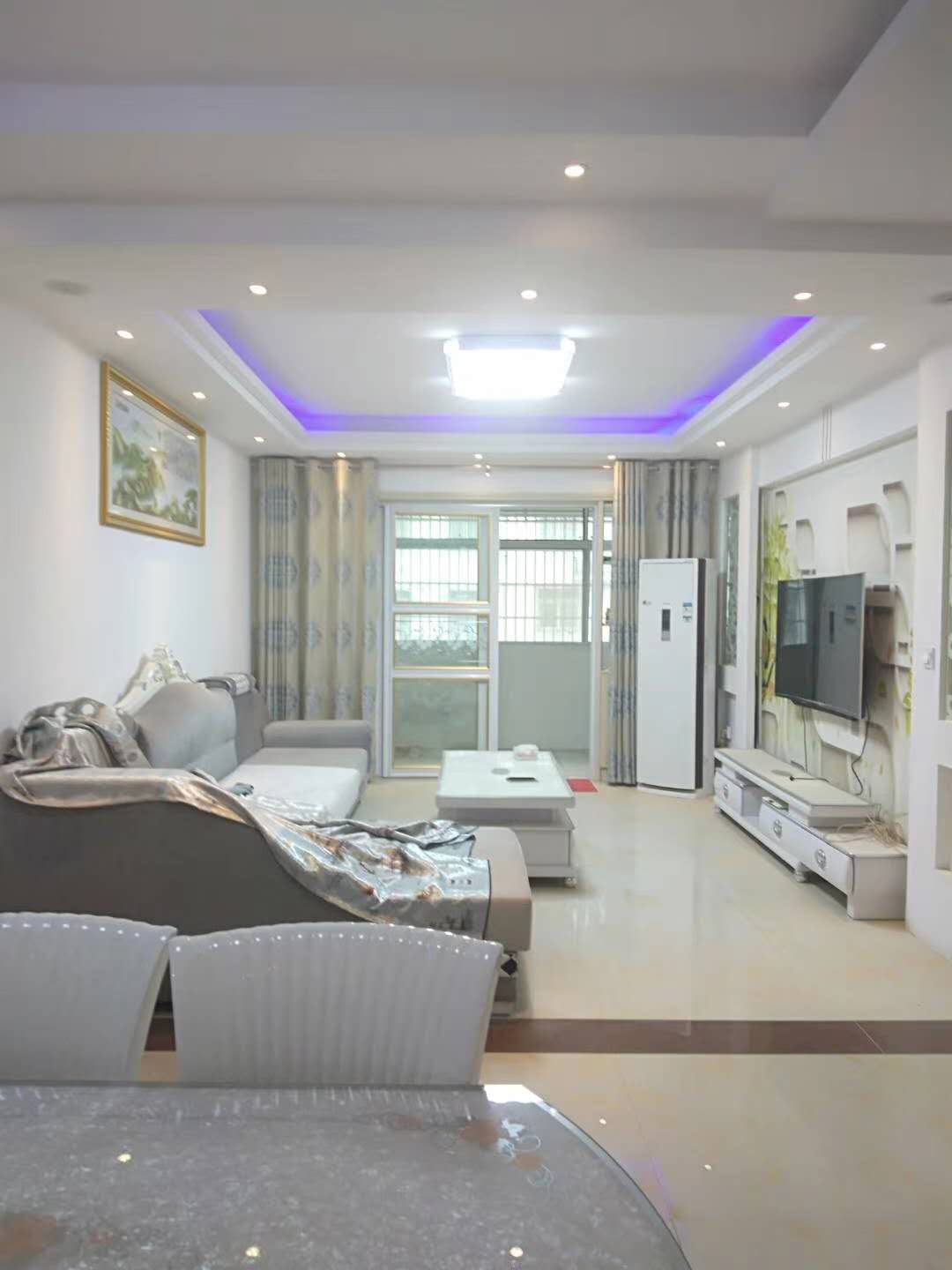 县委大院  126㎡ 精装四室两厅两卫加车库118万元