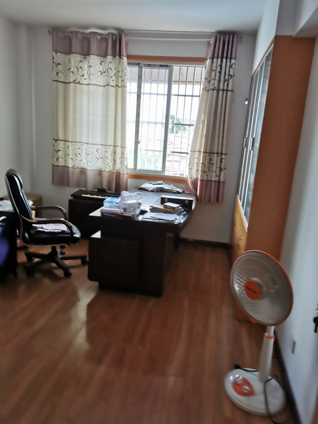 晶星家园 中间层 150㎡ 精装带车位和杂物间