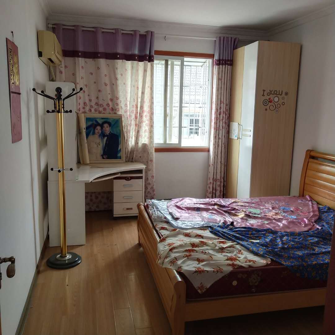 振龙山庄5楼带复式  127㎡ 精装带杂物间110万元