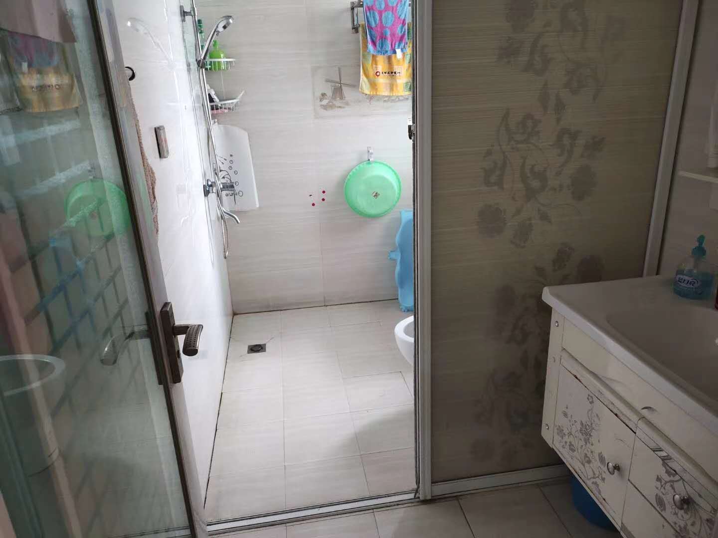 振龙山庄好楼层  108㎡ 精装带杂物间 88.8万元