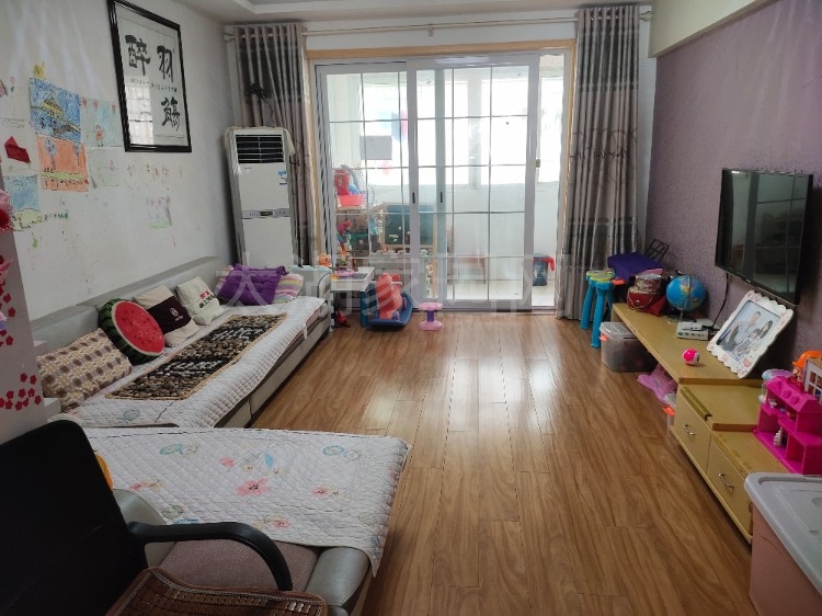 振龙山庄  106㎡带杂物间 88.8万元