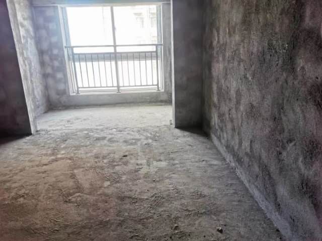 玉龙华府  128.6㎡ 98万元，首付32万，无需绑定车位