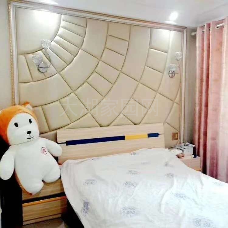 龙城庄园  135㎡豪装 三室两厅两卫122万元