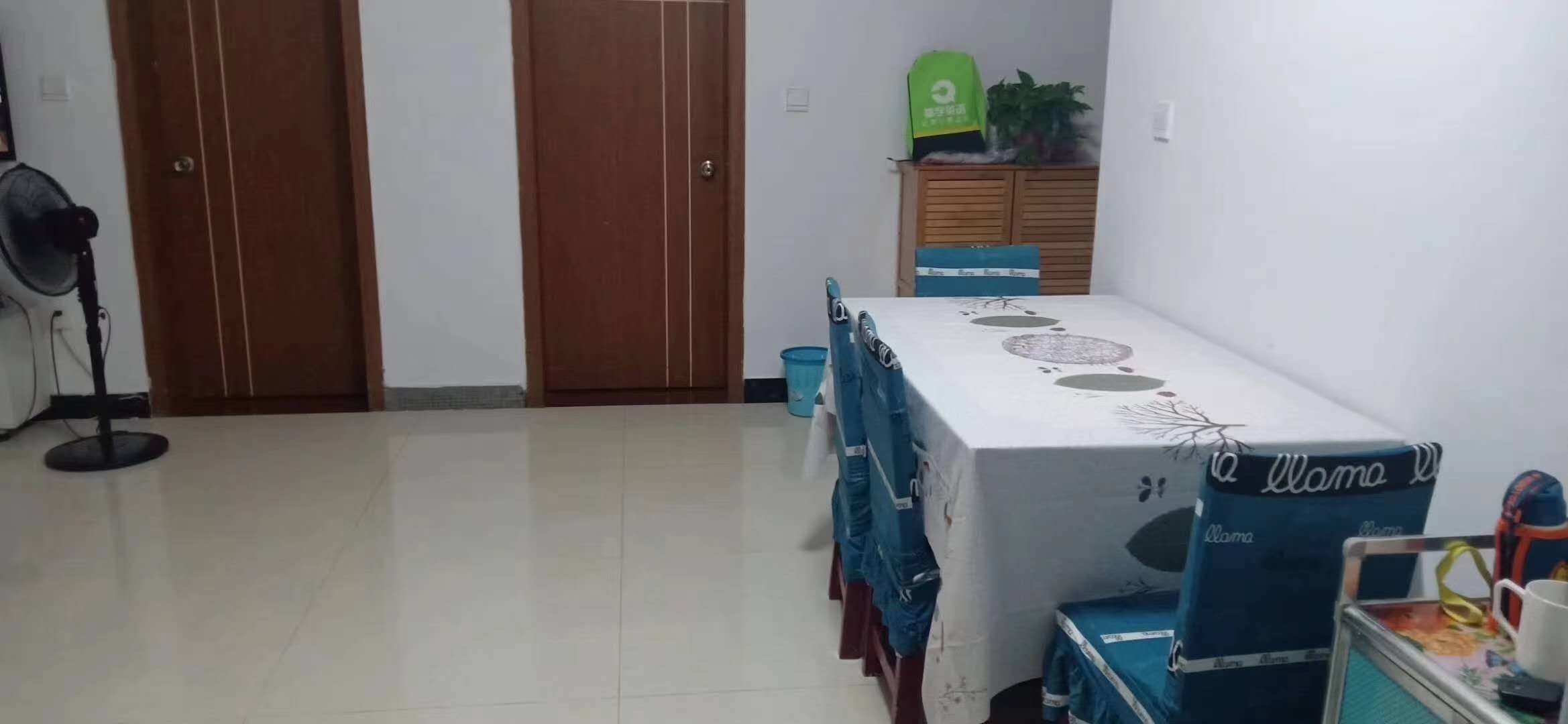 振龙山庄  84㎡精装两室两厅一卫带车库 73万元