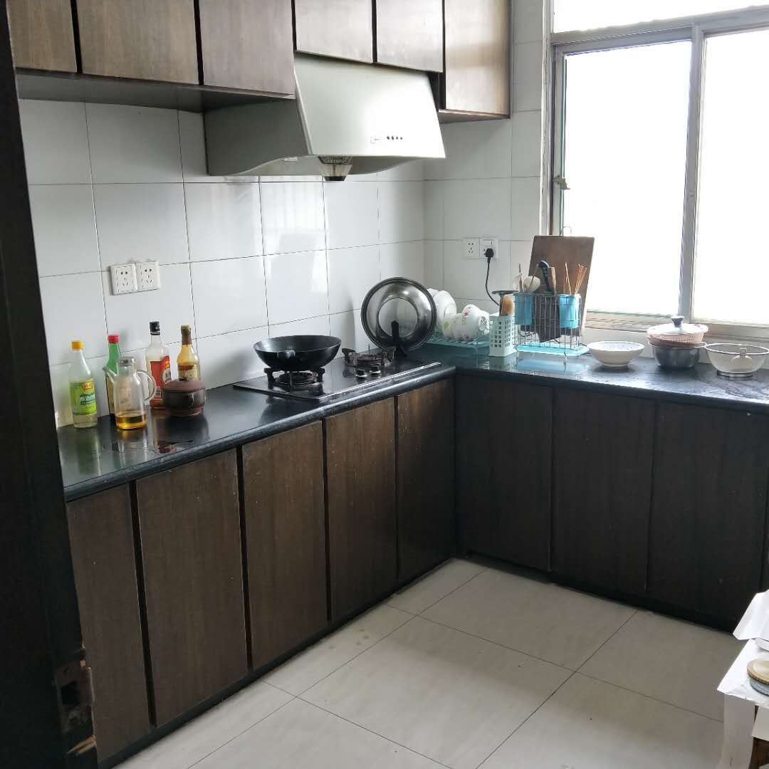 天龙新村中间层  105㎡ 含杂物间