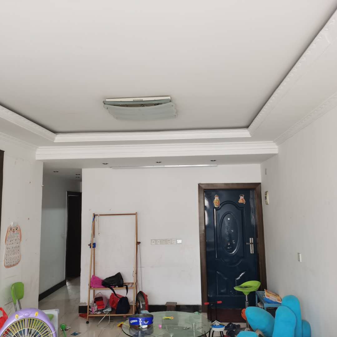 世纪华联旁三楼 105㎡ 三室两厅83.8万出售