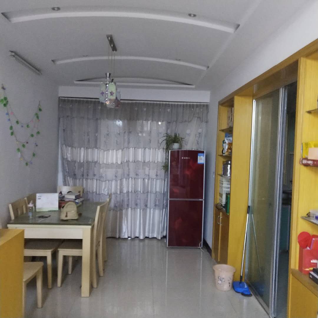 振龙山庄 好楼层 95㎡ 精装带杂物间81.8万元