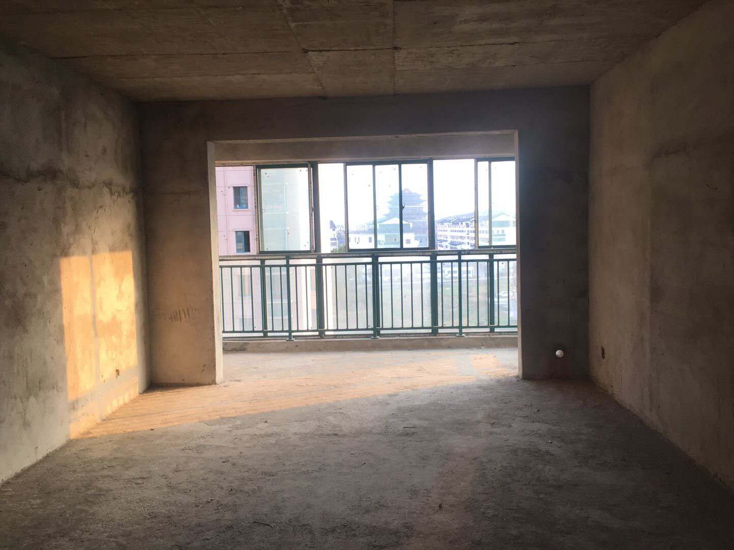 龙城庄园  136㎡ 102.8万元