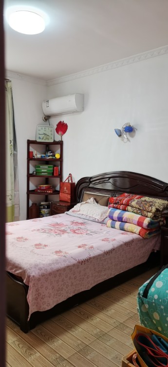 宏泰花园  143㎡ 108万元四室两厅两卫，南北通透大户型，黄金楼层