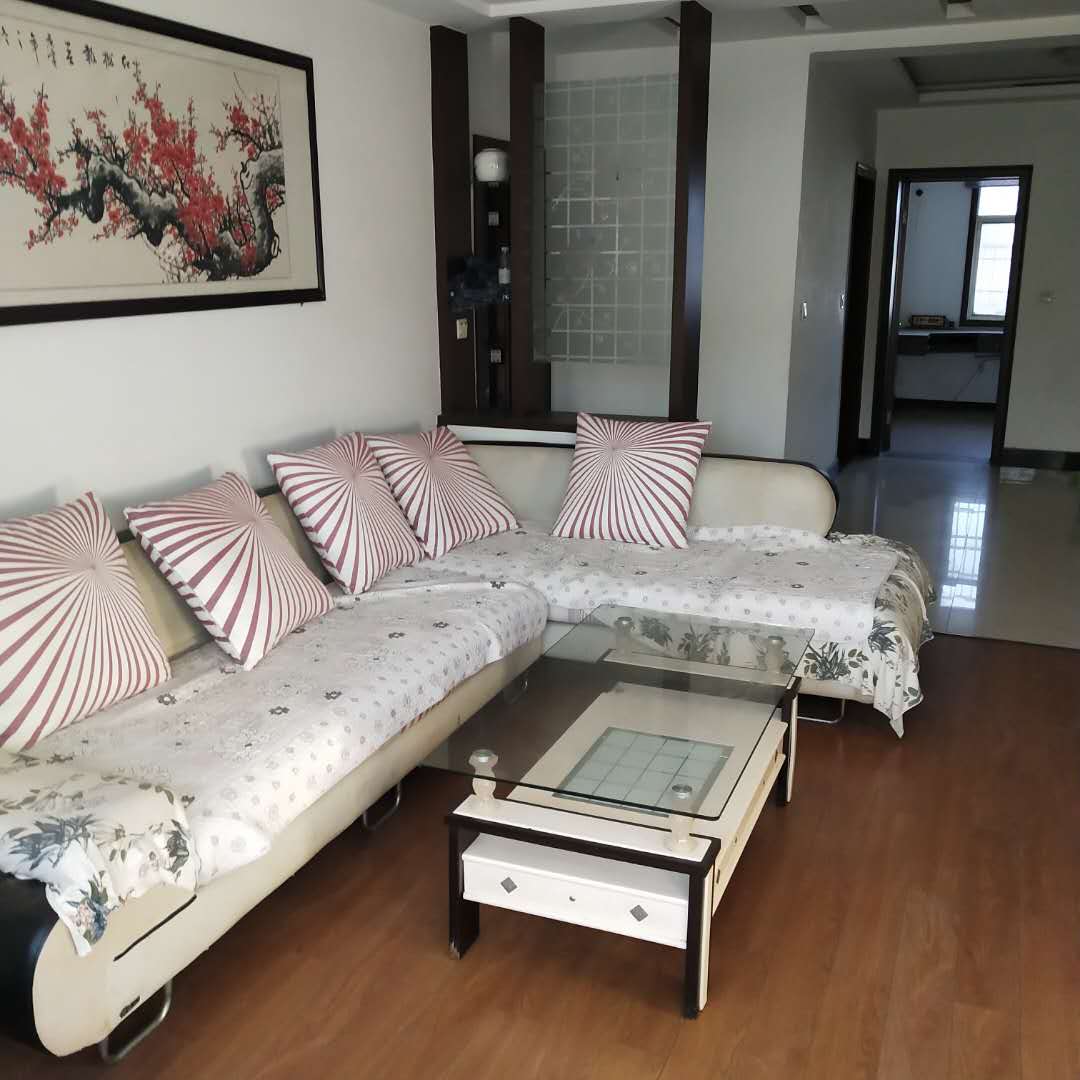 实验中学附近  109㎡ 精装带杂物