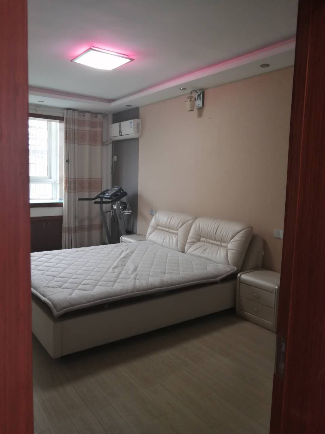 振龙山庄  2楼140平方精装修加20平车库108万出售