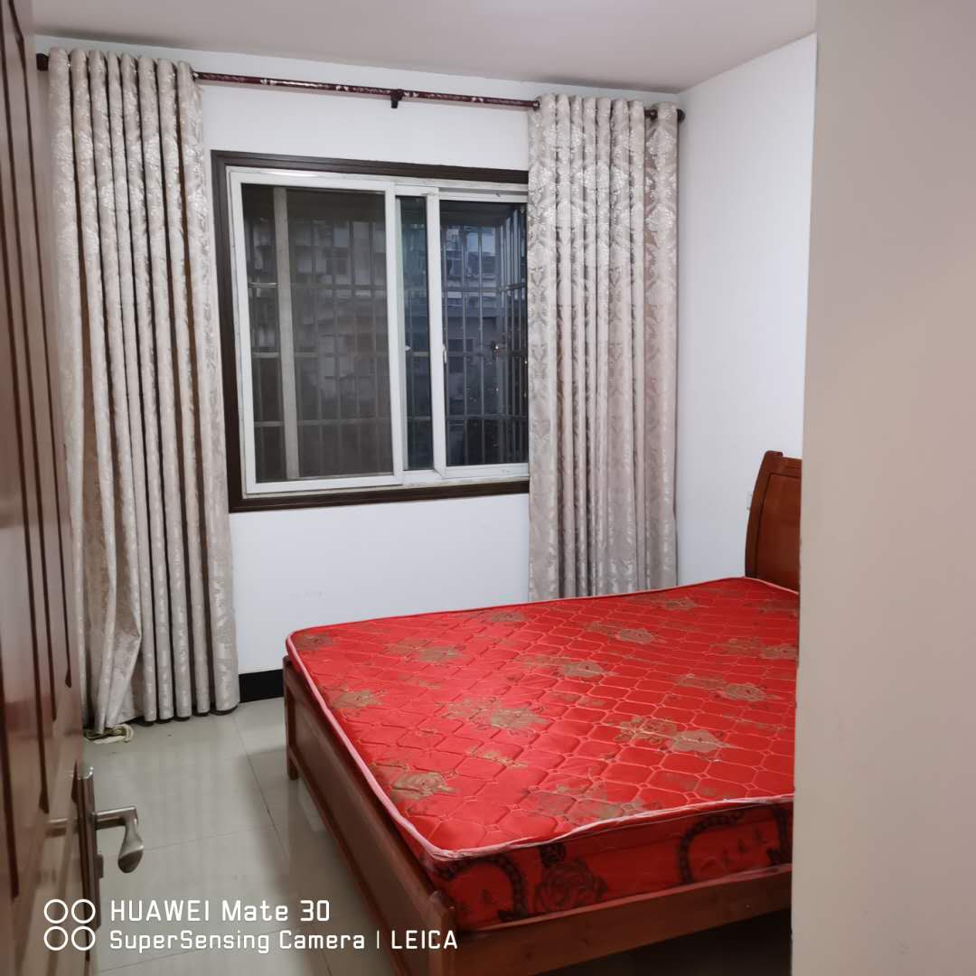 振龙山庄108㎡三室两厅 带车库90万出售