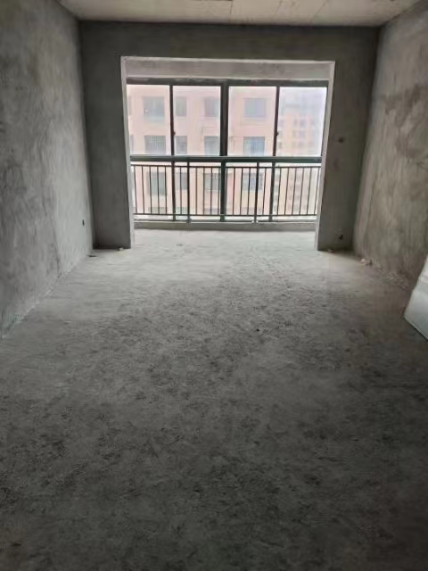 方竹园  134㎡毛坯带杂物间 110万元