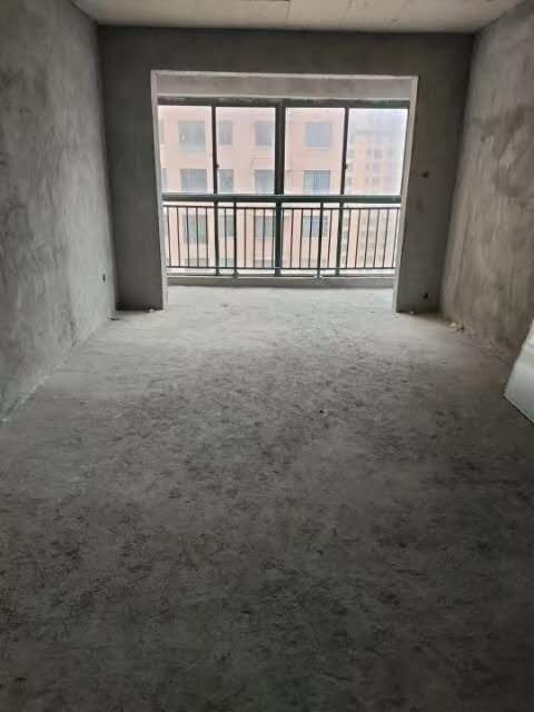 方竹园  134㎡ 105万元带杂物间