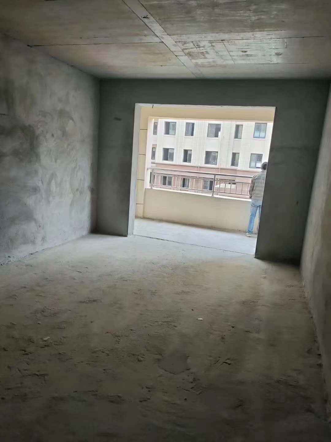 玉龙华府对面  118㎡带车位加杂物间 92.8万元诚意出售