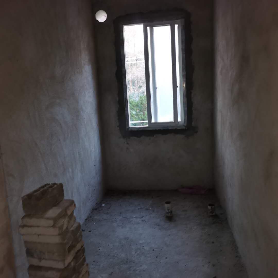 天龙新村旁 三楼 143.5㎡三室 86.8万元