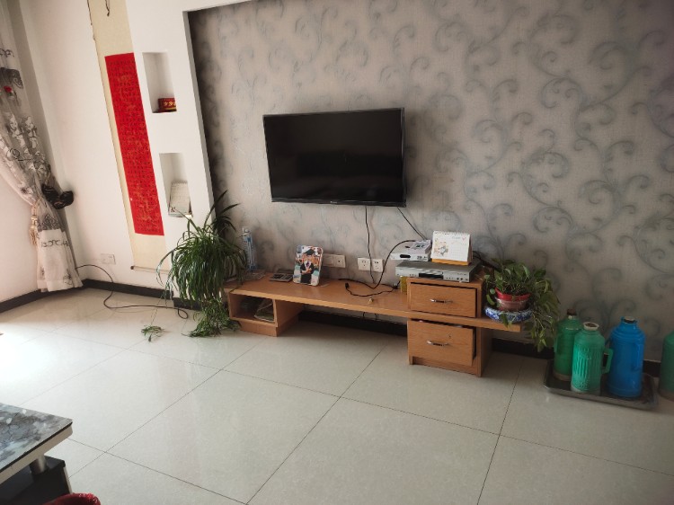 晋湖家园  125㎡精装带杂物间 110万元