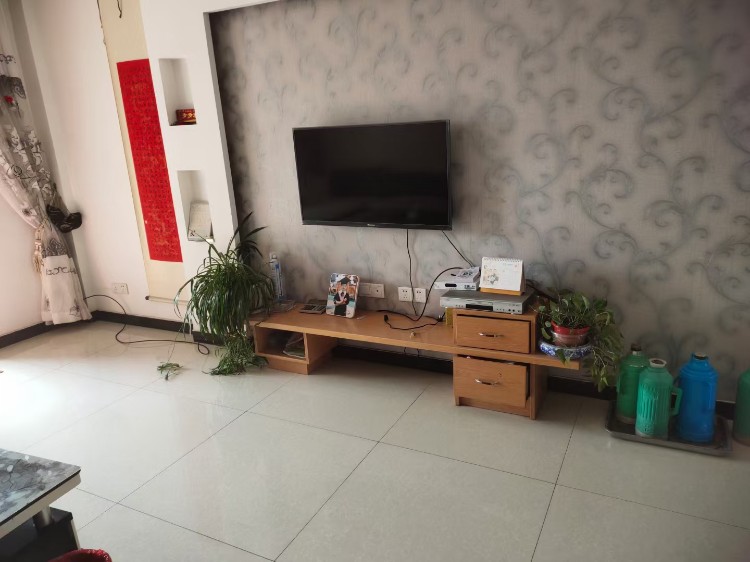 晋湖家园  125㎡ 精装带杂物间110万元