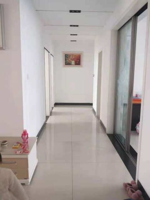 振龙山庄 黄金楼层 127㎡三室两厅带车库 105.8万