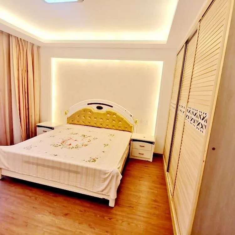 文苑花园  125㎡  精装修带杂物间 118万元