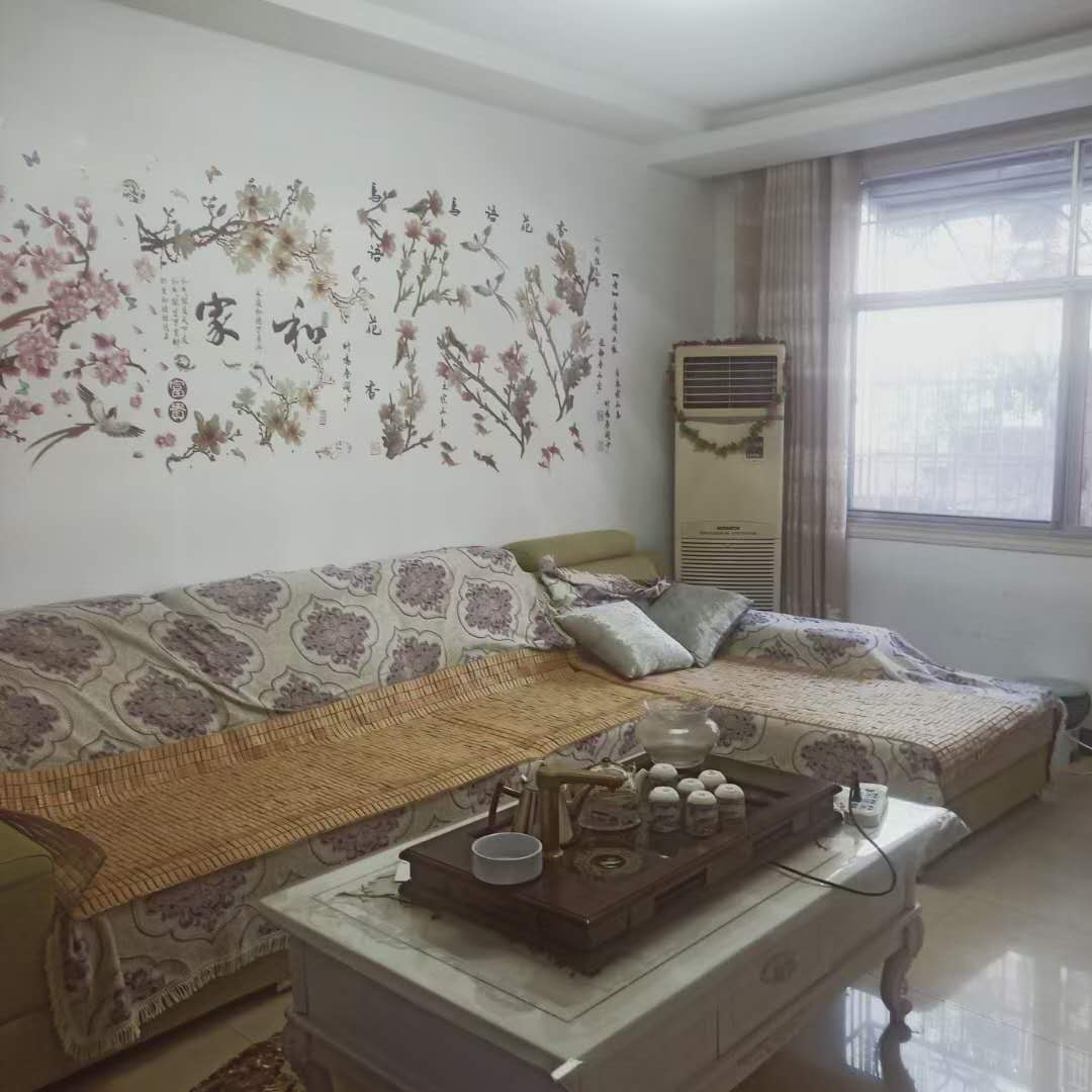 工会小区  102㎡ 新装修带20㎡ 左右杂物间 75.8万元