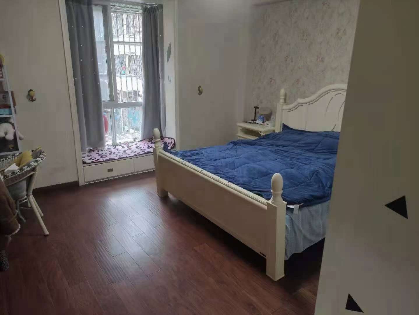 振龙山庄黄金楼层 121㎡ 精装带车库 103万元