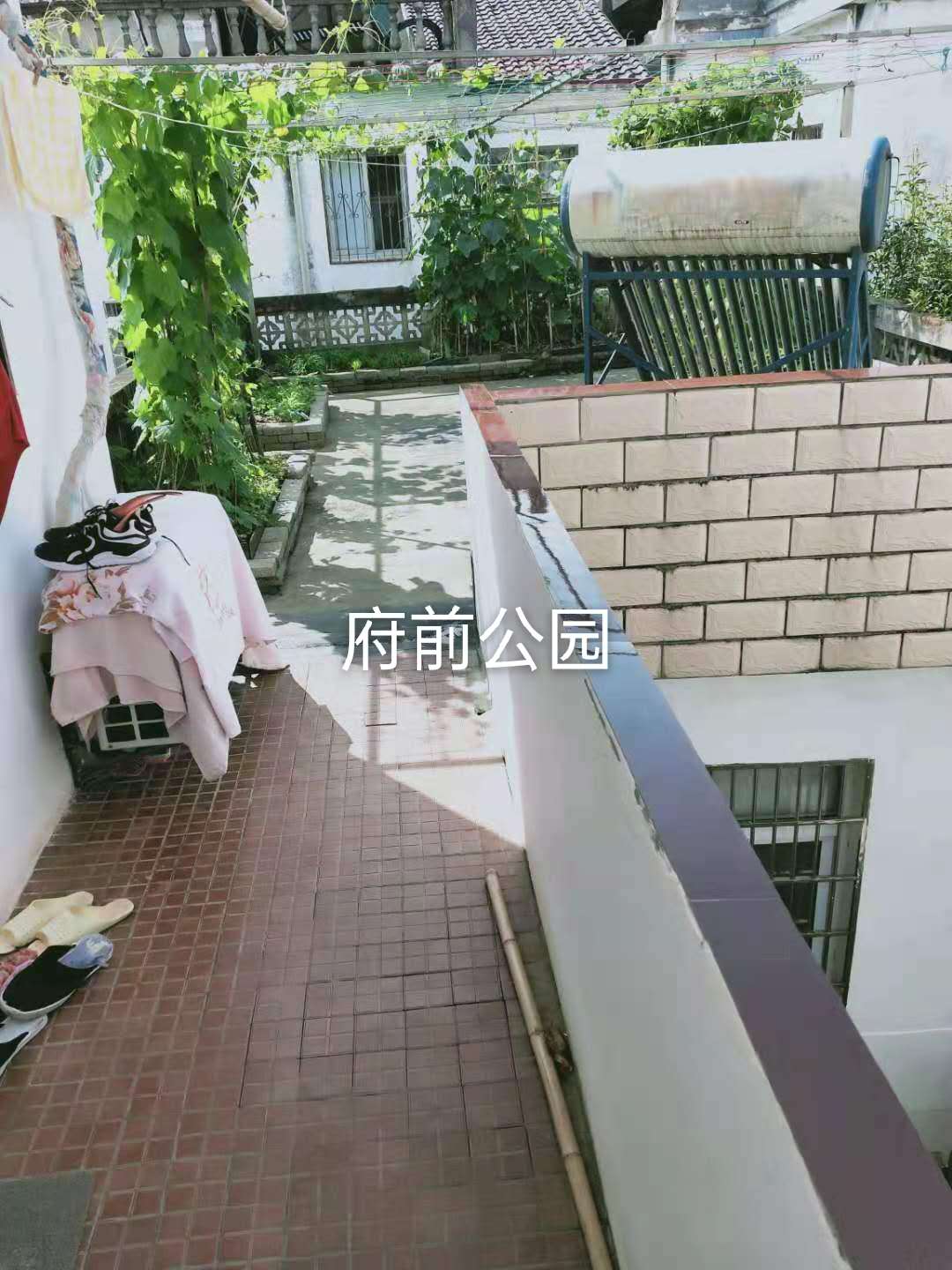 府前公园  148㎡ 120万元前后有院子占地178平方