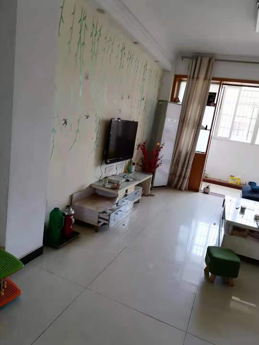 高坦路检察院旁晶星家园三室两厅一厨一卫，家电家具齐全，拎包入住，年租金1.48/年