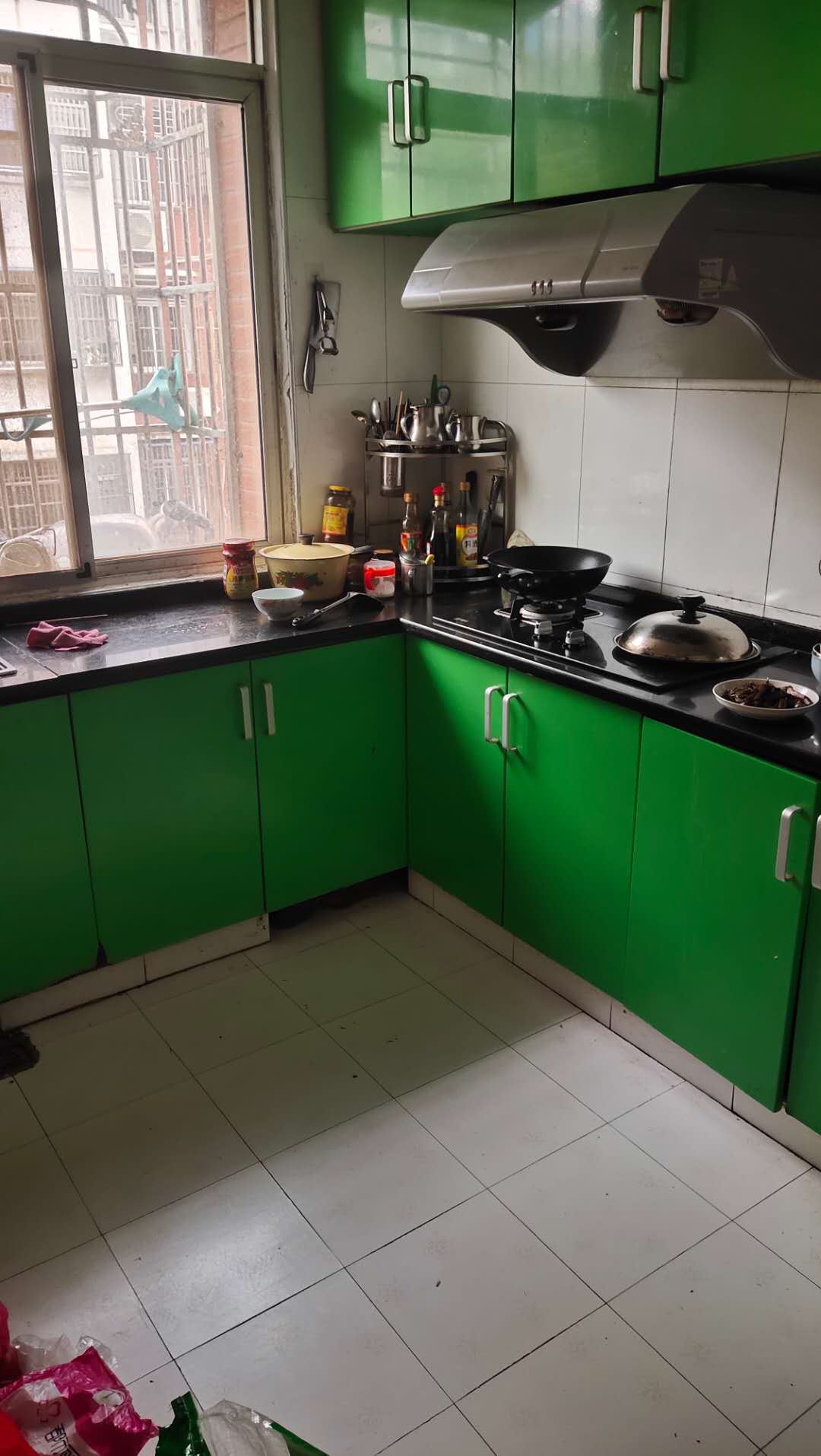 宏泰花园  125㎡三室两厅一厨一卫带书房和双阳台 99.8万元