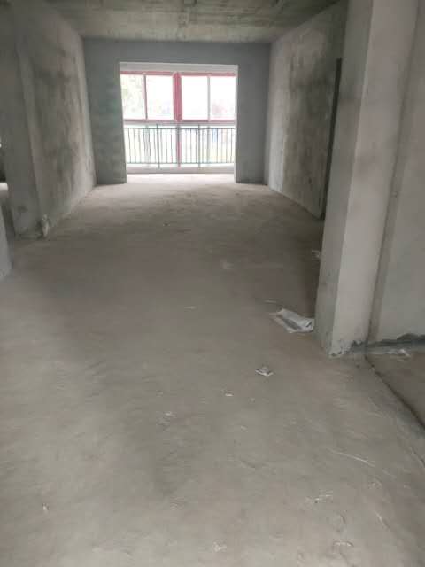 幸福里  150㎡ 112万元毛坯 车位一起