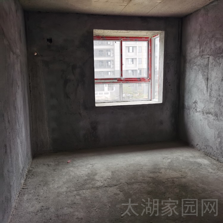 天高方竹园 旁 137平边户三室两卫带车位113万可以按揭。