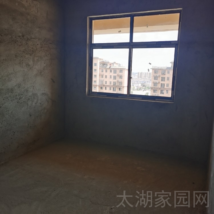 龙山路-道路 电梯房 120㎡三室两卫带车位 95.8万