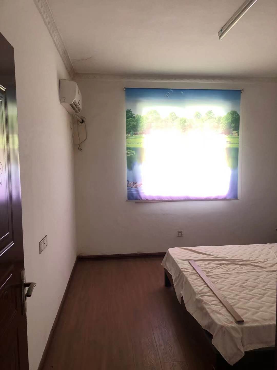 振龙山庄  三室两厅一厨一卫1250元/月