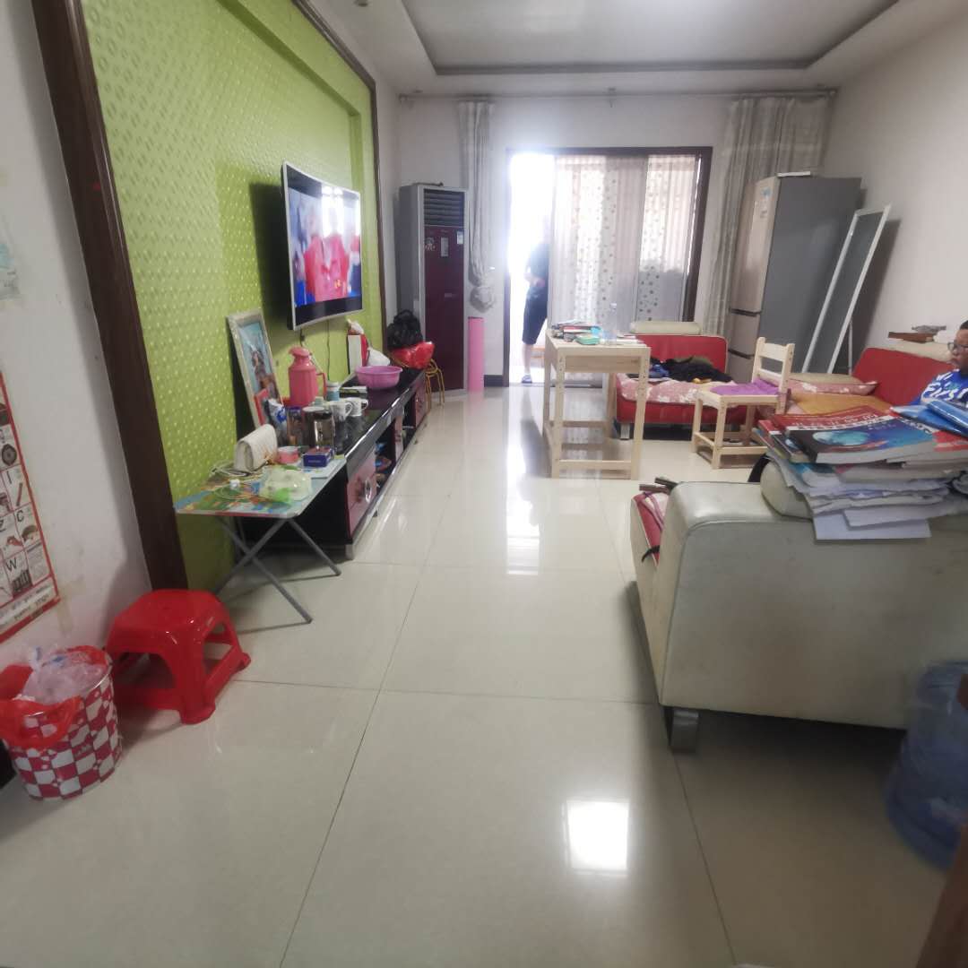 天龙新村  114㎡ 89.8万元  带杂物间