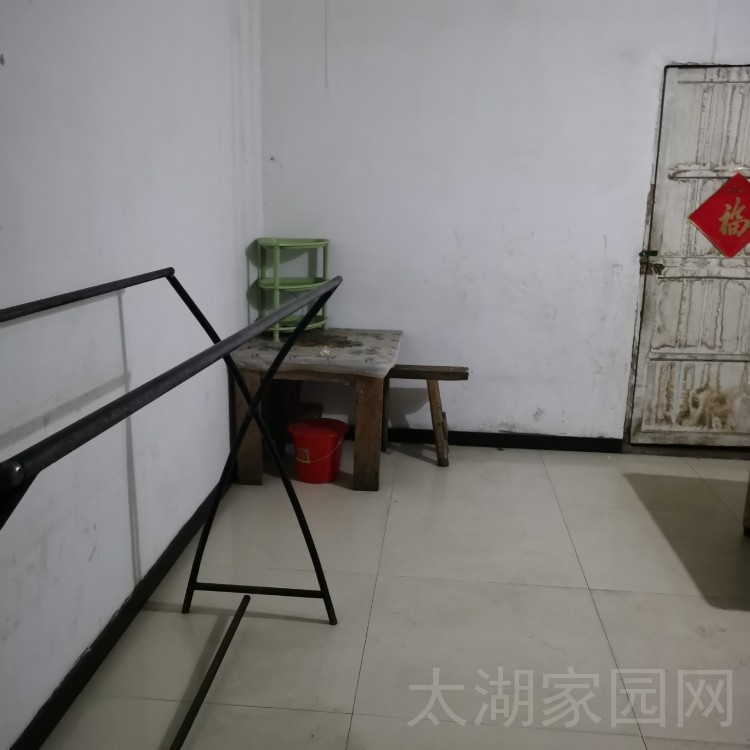 文博园烟雨江南 旁一楼一间住房300元/月