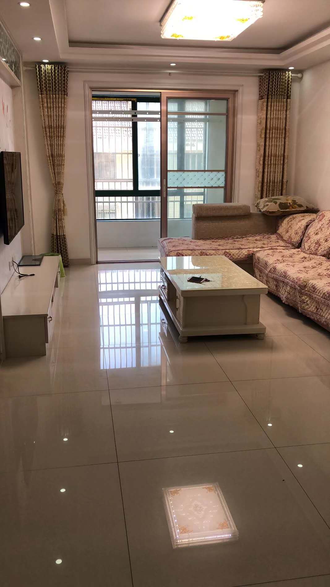 出租晋湖家园电梯房3室2厅1厨1卫，家电家具齐全拎包入住，年租金2.1包物业费