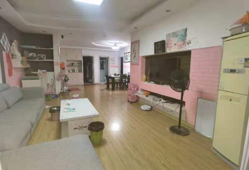 金色家园  122㎡ 三室两厅带杂物间107.8万元
